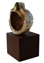 Escultura en bronze de una granada